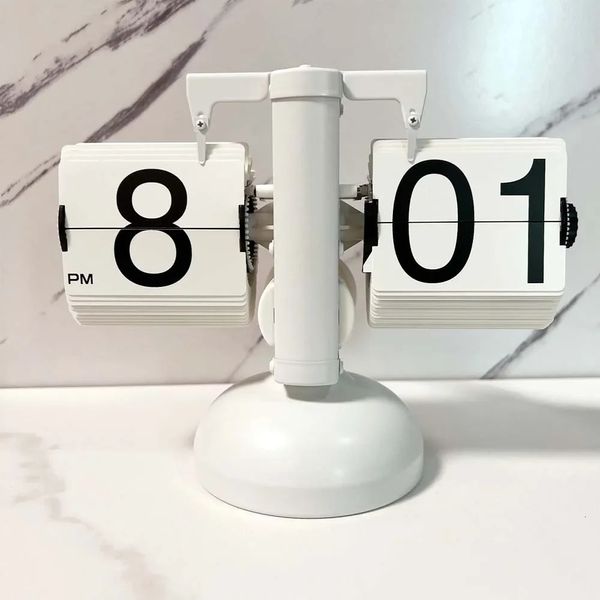 Relógio de mesa de pequena escala retro flip relógio de aço inoxidável engrenagem interna operado quartzo relógio digital casa flip decoração 231220