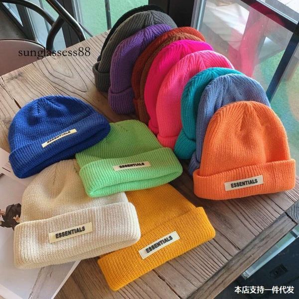 Essentialls Beanie Hat Hat New Children's Edition coreano per bambini Autumn e inverno Versatile Protezione da orecchio a maglia da maglia da maschio Cappello da uomo 322