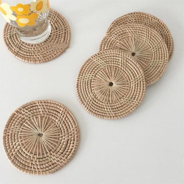 Tapetes de mesa ins estilo mão-tecido chá rattan almofada de isolamento simples criativo suporte de copo circular forma flor peças do agregado familiar