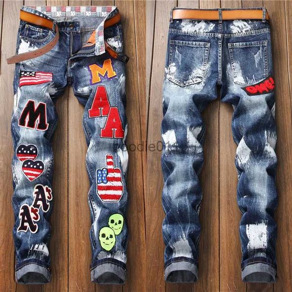 Herren-Jeans, blaue Jeans mit Flaggen-Patches, schlankmachende, bestickte Denim-Hosen, trendige, bemalte, lässige Jeans, Herren-Street-Fashion-Hosen L231220