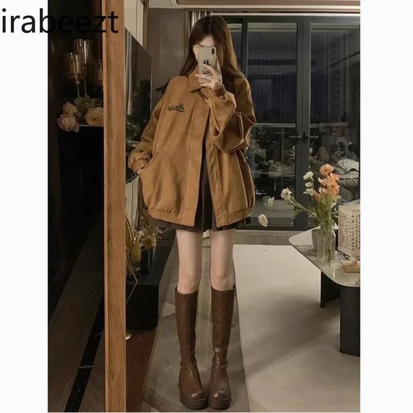 Cappotto da donna in pelle finta pelle marrone scuro Colletto con risvolto Lettera ricamo Cerniera Maillard Tessuto scamosciato retrò americano Giacca ampia Abbigliamento da donna 231220