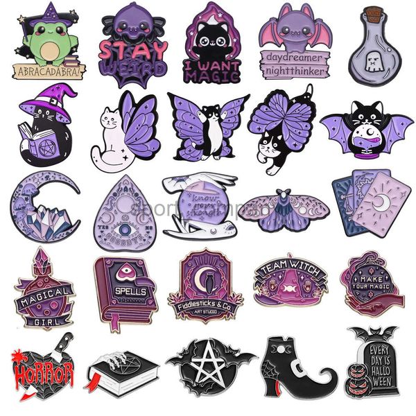 Cute Magic esmalte magia Broche Bat Bat Coffin Black Cat Moon Girl Girl Moth Horror Team Witch Bitch Punk Lapeel Pins Jewelry