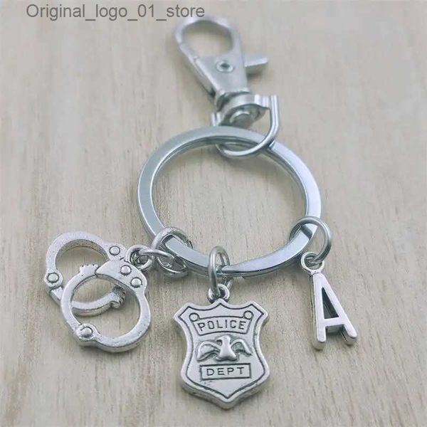 Porte-clés Longes Menottes Police Dept Porte-clés Lettre Voiture Porte-clés Anneau Homard Fermoir Charme Initial Femmes Bijoux Accessoires Pendentifs Métal Q231220