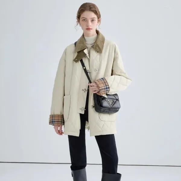 Trench da donna Collaggio quadrato Pulsante di cotone per donne nel design invernale 2023 con un diamante patchwork a scacchi