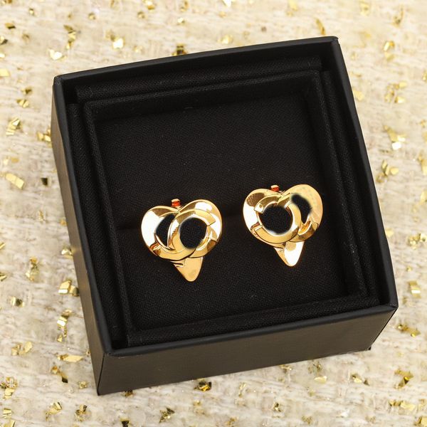 2024 Uterazione per gocce a forma di cuore di qualità di lusso con perle di conchiglia in oro 18K placcate con francobolli PS3615A