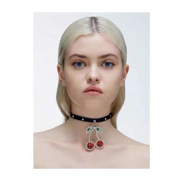 Star Moon AR New Cherry Crystal Rivet Belt Collar, esagerante in stile semplice ed elegante, collana punk