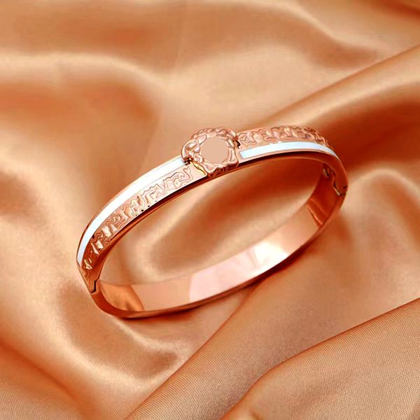 Pulseira pulseira de pulseira diamantes de pulseira de luxo design de flores modernas metal metal de joalheria de joias de ponta do presente de aniversário muito bom