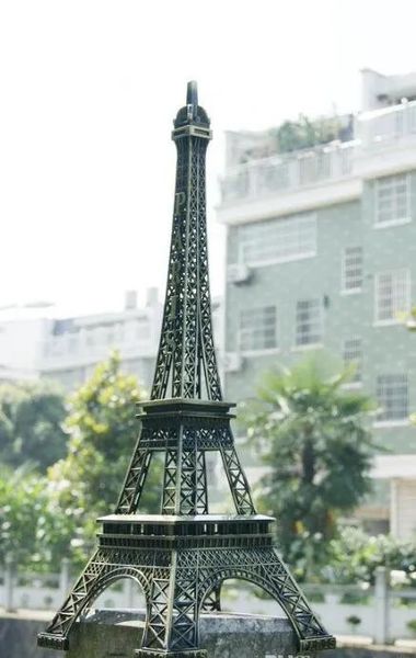 Itens 72cm (28,3 polegadas) Alto Vintage 3D Paris Eiffel Tower Model Model Bronze Color Craft Para tiro Prop Prop Decoração da mesa de casamento S