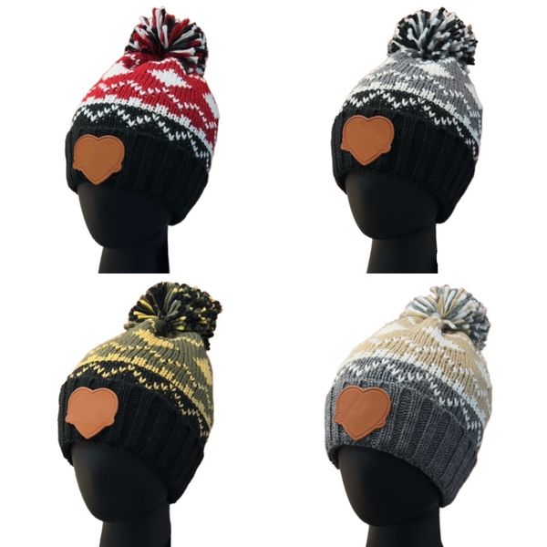 Designer Knited Beanie Hat Soft Faux Fur Bobble Pom espessando o caveiro quente Mulher Woman Beanie