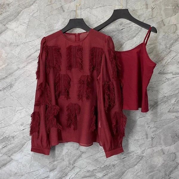 Kadınlar bluzları püskül bluz gömlekleri 2024 İlkbahar Yaz Moda Tasarımcı Üstler Kadınlar İçi Döküm Out Nakış Uzun Kollu Bej Şarap Kırmızı Kadın