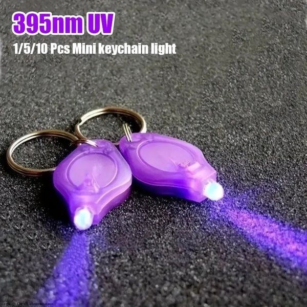 1pc 395nm UV Ultraviolet Keychain Lights - Mini lanterna de LED roxa para detectar substâncias fluorescentes vazamentos