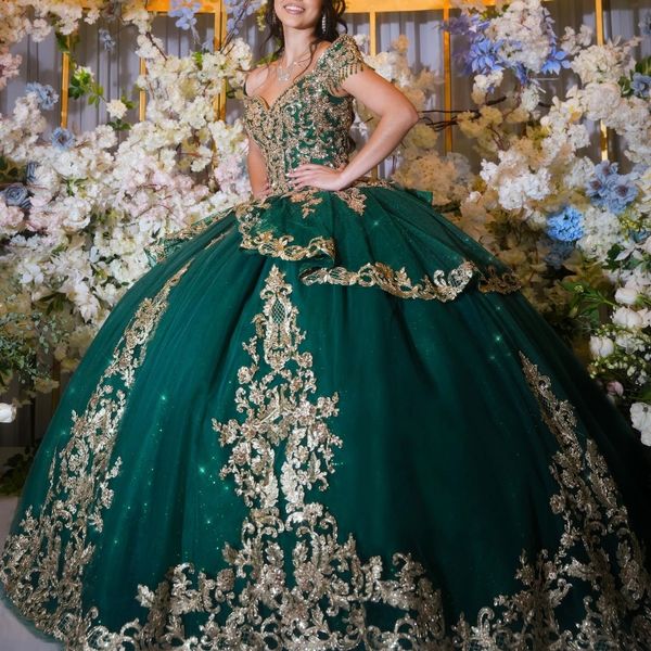 Abiti Quinceanera verde smeraldo per 16 ragazze con spalle scoperte Applicazioni in oro Perline di pizzo Abiti da ballo principessa Prom di compleanno