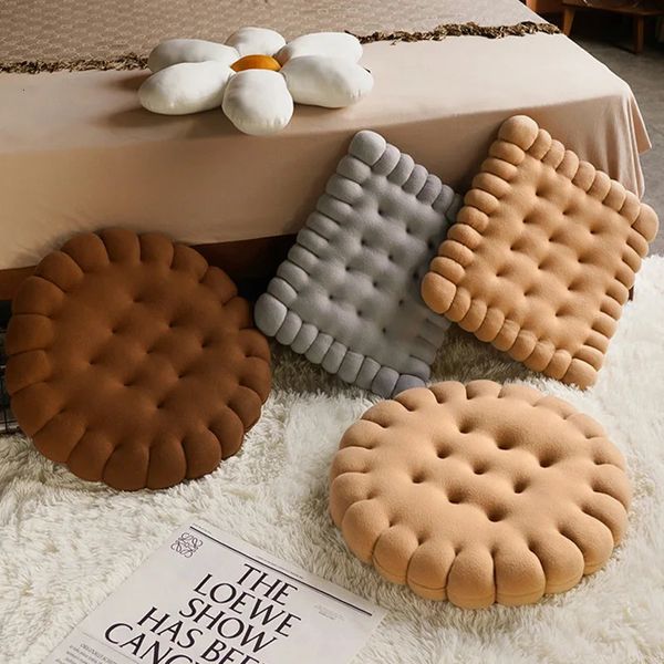 Vida real forma de biscoito almofada de pelúcia macio criativo travesseiro cadeira almofada de assento de carro decorativo biscoito tatami volta sofá casa 231220