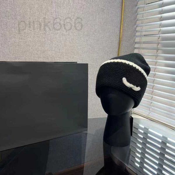 Cappelli beanie/cranio designer cappello a maglia a maglia popolare a doppio colore invernale versatilità calda e alla moda, mettendo in mostra un viso piccolo, cappello freddo, tendenza del cappello di lana il7y