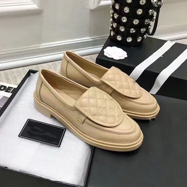 Kadınlar Elbise Ayakkabı Tasarımcısı Gerçek Deri Küçük Koku Rhomboid Platform Loafers Moda Nakış Tutkun Topuk Konforlu Metal Toka Sıradan Tek Ayakkabı