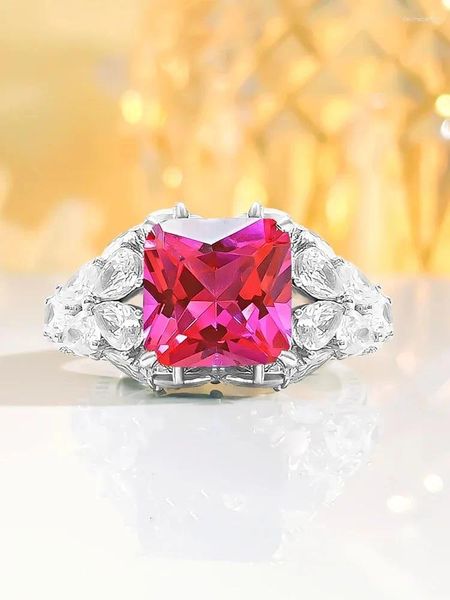 Anéis de cluster Artificial Rose Red Sapphire Anel para Mulheres 925 Prata Importado Alto Carbono Diamante Princesa Fang da Europa e América