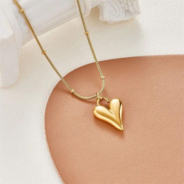 Collane con ciondolo Collana classica in acciaio inossidabile con cuore di pesca Catena di clavicole a forma di cuore sexy per ragazza coreana di gioielli di moda