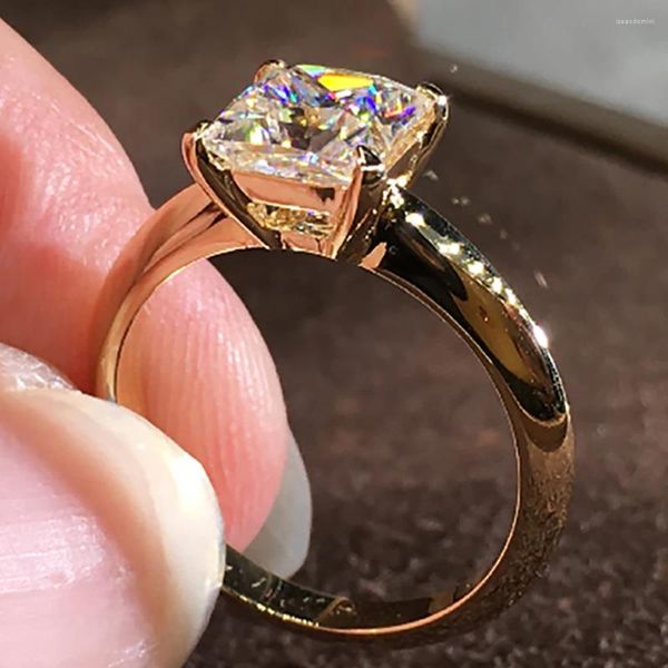 Anelli a grappolo Anello di fidanzamento per festa di nozze da donna in oro rosa 10K Au417 Anello di fidanzamento per principessa Moissanite quadrato da 1,5 pollici Classico alla moda