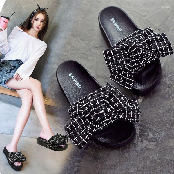 Chinelos 2023 de alta qualidade designer clipe pés flip estilo europeu linhas sapatos luxo ao ar livre praia chinelo slide sandálias com