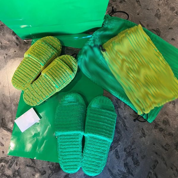 2024 Designer Slides Green Resort Schwamm Sandale Hausschuhe Sandalen Frauen Stoff Gummi Fell Baumwolle Außensohle Gras Dicke Unterseite Slipper Keil Flauschige Größe 35-45