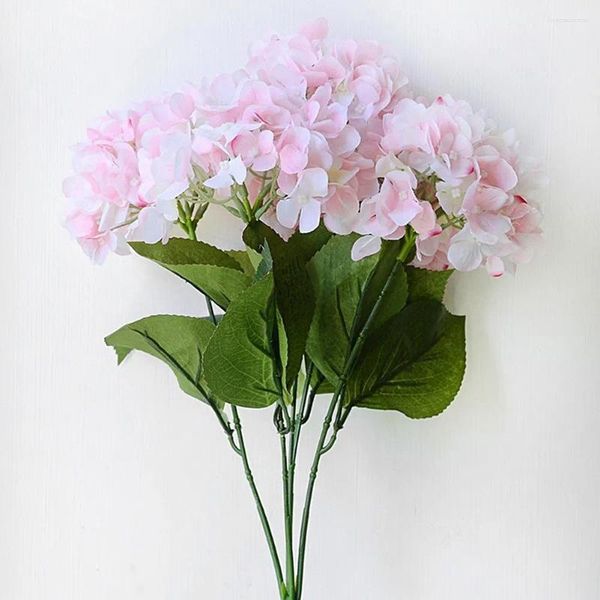 Fonte di fiori decorativi Bouquet di simulazione europea all'ingrosso Cinque abiti da sposa di ortensie islandesi decorati con finti fiori rosa