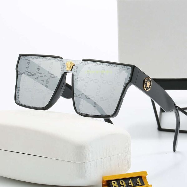 Designer occhiali da sole Versage Occhiali da sole Famiglia maschile maschili occhiali da sole classici occhiali filigrana del turismo 8944