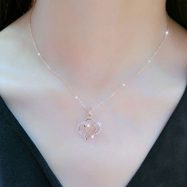 Colar de designer de luxo moda 18k ouro rosa colar feminino incolor titânio aço leve compacto high end instagram corrente de clavícula