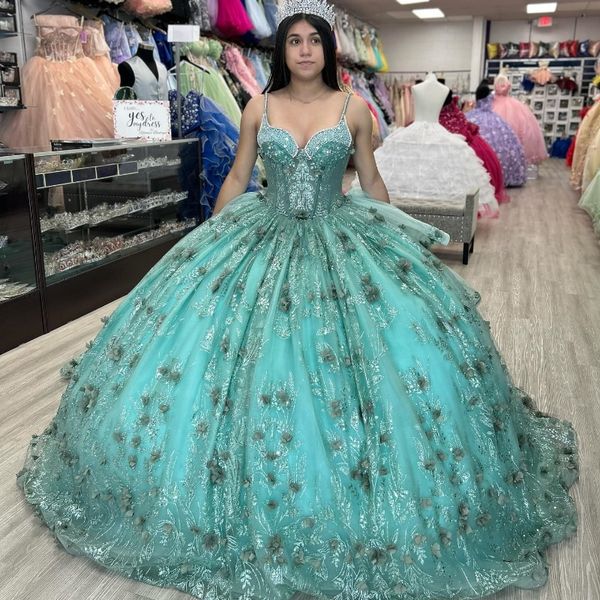 Abiti Quinceanera verde menta Fiore Tulle Perline Al largo della spalla Abito da festa Appliques Perline Abito da ballo con strascico in pizzo