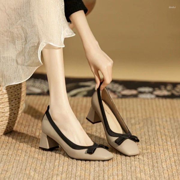 Scarpe eleganti per donna africana scarpa sandali grossi beige tacchi alti 2023 piattaforma di basket allacciata in bocca poco profonda della punta quadrata di punta su borgogna bl