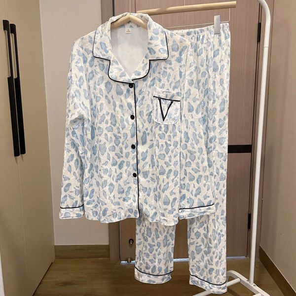 Designer Designer Sleep Women's Sleep Leopard Piajama in velluto dorato per donne Nuovo set di abbigliamento da casa francese invernale a maniche lunghe.