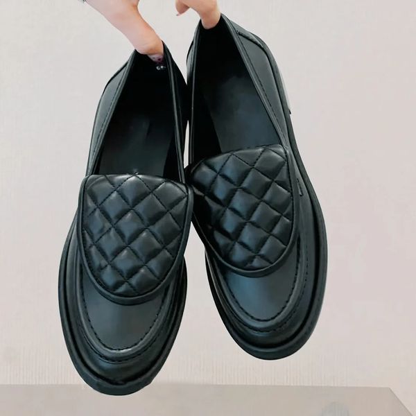Bahar elbise ayakkabıları Tasarımcı Kadın Platform Loafers Yumuşak Deri Tuval Zil All Maç Moda Oxford Metal Toka Tek Ayakkabı Slip-On Boyut 35-40