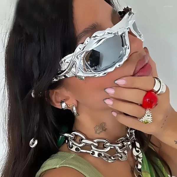 Sonnenbrille einzigartiger Hip Hop Y2K für Frauen Männer Sport verdrehte Sonnenbrillen Weibliche Partyschatten Silber Retro 2000er Brillen