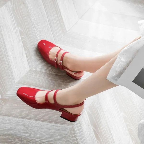 Платье обувь магю 2023 летняя лолита Мэри Джейн красные мелкие рты ретро сандалии женская обувь женщина блок -насосы с низким каблуком.