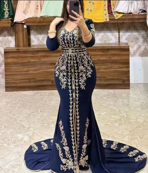 Partykleider Caftan formelle Abend Langarm Satin Mermaid Marine Blue Golden Applikationen Perlen Schlitz vorne Kaftan modernes Abschlussballkleid