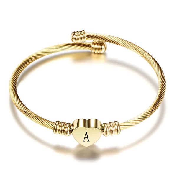 Mode Girls Gold Farbe Edelstahl Herz Armband Armreifen mit Buchstaben Initial Alphabet Charms Armbänder für Frauen 231221