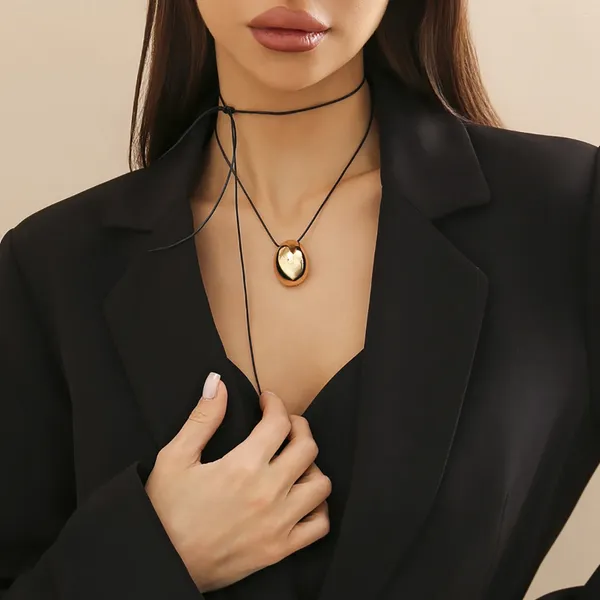 Anhänger Halskette Lange Schnürseilkette mit glatte Ellipsoid -Halskette für Frauen elegante Damenaccessoires am Hals 2024 Modeschmuck