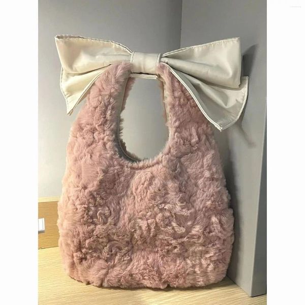 Вечерние сумки Lambhair маленькая плюшевая подмышка для женщин 2023 Тренда тенденция зимнего корейского модного дизайна лука на плечо сумочки леди