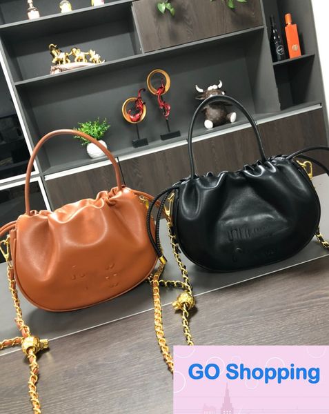 Nuvem de moda francesa de ponta portátil nuvem pequena pequena personagem chinesa Fu bolsa de couro macia ombro de ombro crossbody