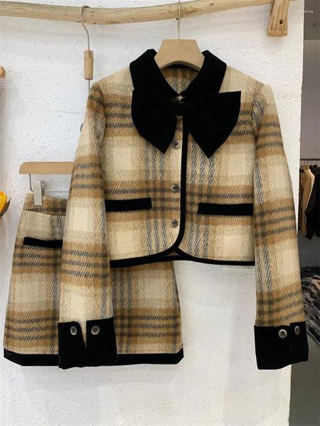 Jaqueta de duas peças de capa de saia curta de duas peças de duas peças 2023 Winter Bow Plaid WoolenBlends Saias de estilo japonês Terno