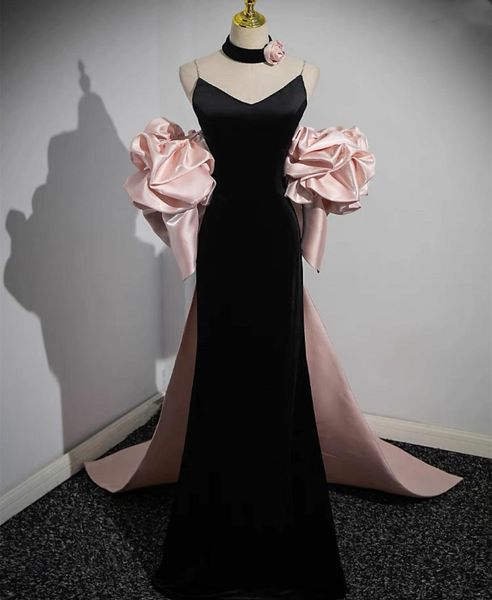 Elegante lange schwarze Samt V-Ausschnitt-Abschlussballkleider mit Bogen Meerjungfrau rosa Satin Satin Feug