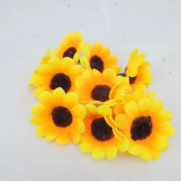 Dekorative Blumen 10/20pcs 7 cm Mini Seiden Sonnenblume Künstlicher falscher Kopf für DIY Hochzeitsfeier Home Dekoration Kranz Baby Geburt p1