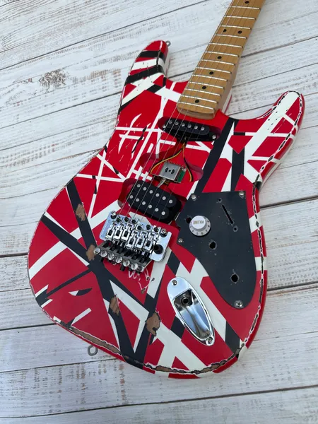 Gitarren -E -Gitarren -Relikt -Pizza Floyd Rose Vibrato Bridge, Red Frank 5150, weißes und schwarzes Licht, Edward Eddie Van Halen, Enveo Gladys Paket