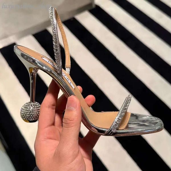 Aquazzura sandalet kadınlar evet sevgilim gizlenmiş stiletto topuk sandal 95mm sier ayna rhinestone kristal top katırları akşam tasarımcı ayakkabı kadın ayakkabı topuklar