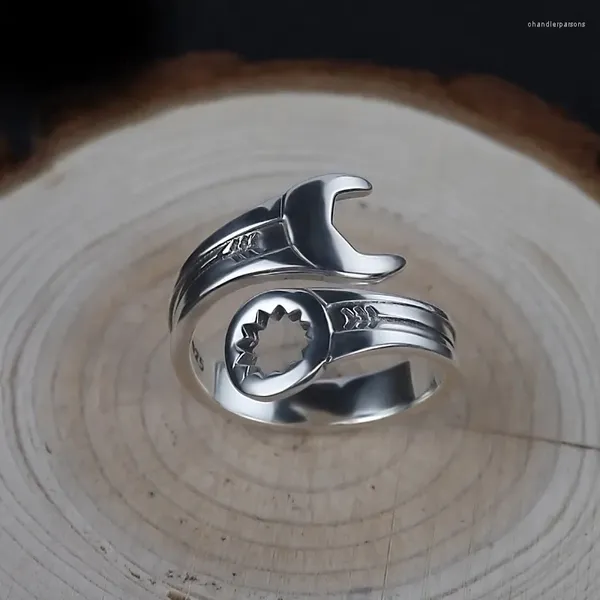 Cluster Ringe einzigartige Ring Männlich Original Designschlüssel Persönlichkeit Männer machen alte Nischenschmuckgeschenke.