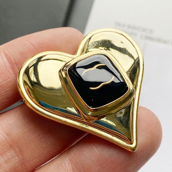 Marca Designer Carta Banhado A Ouro Pins Broches Mulheres Inlay Broche De Cristal De Cobre Latão Suéter Capa Fivela Broche De Pérola Terno Pin Pano Acessórios Jewerlry