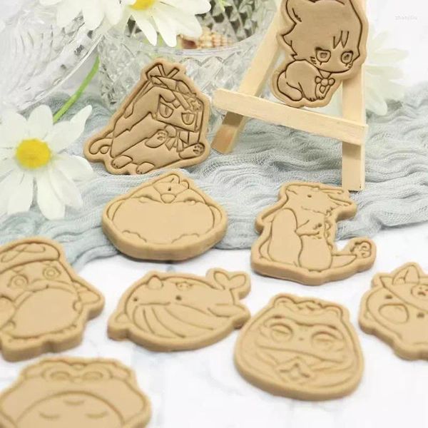Keychains Genshin Impacto Lyney's Summitt's Invoces Pet Cake Tool Cutre Cutters Christmas Cutters Biscuit Stamp Fondant Mold Baking Sugarcraft