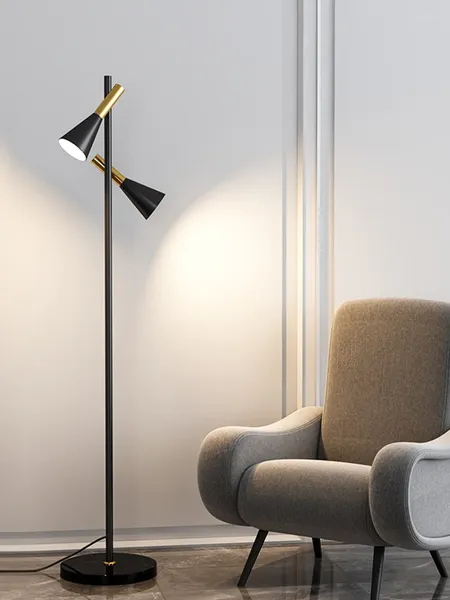 Lampade per pavimenti soggiorno di lusso nordico moderno divano minimalista al letto verticale due luci e27 lampada ad appartamento in oro nero nero