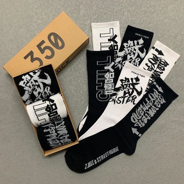 3 Pairsbox Chinese Hip Hop Fashion Socken Baumwolle Harajuku Langer Brief Unisex Sport Skateboard Geschenke für Männer Frauen 231221