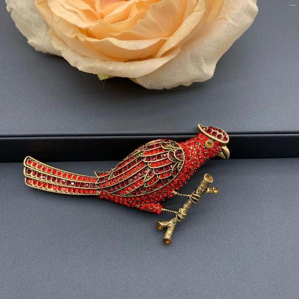 Stumette Gioielli in stile vintage Rhinestone Bird Rosso Bitta di alta qualità e versatili Accessori per spille da abbigliamento per il ricevimento di nozze
