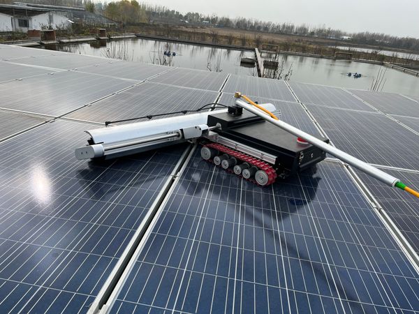 Robot di pulizia del pannello solare fotovoltaico in vendita produttore a basso prezzo di lavaggio dell'acqua